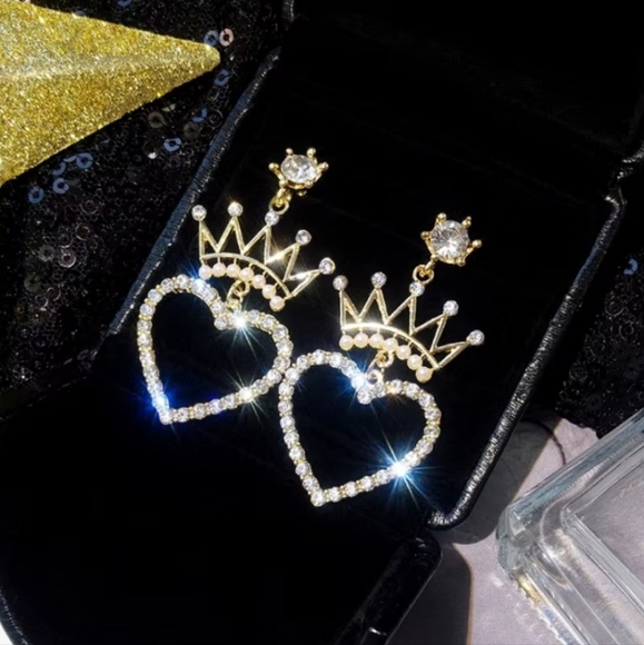 Betsey Johnson Gold crystal pearl crown heart earings with silver post - Picture 9 of 16